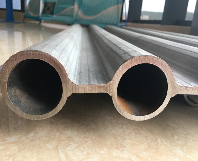 帶鰭片爐管 Φ32×6mm（外徑×厚度） 兩側(cè)對(duì)中焊接鰭片 鰭片寬6mm 厚6mm 材質(zhì)15CrMoG #1、#2上鍋螺旋水冷壁